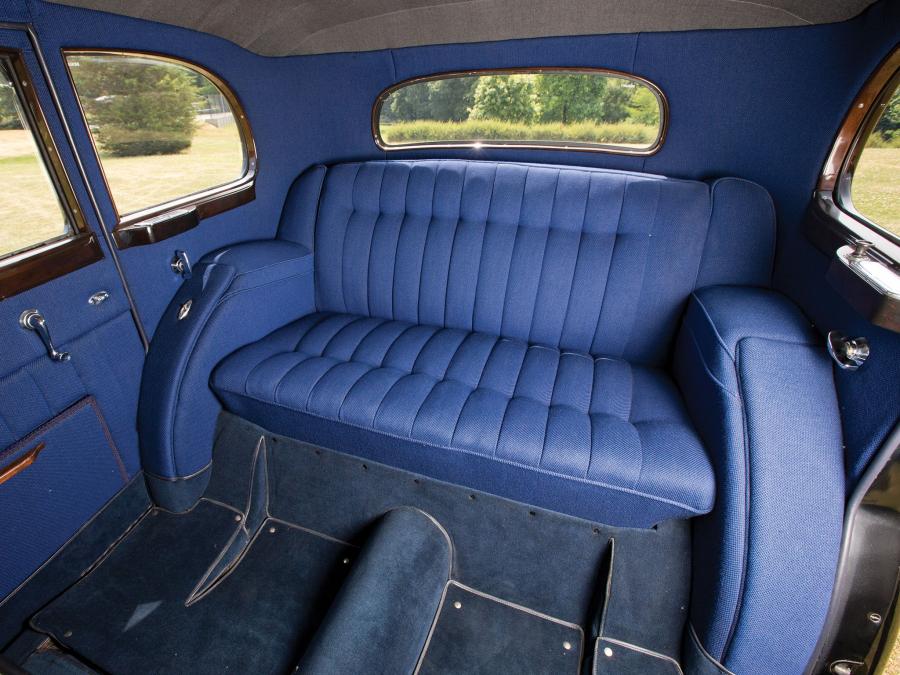 Интерьер Mercedes-Benz 320 Pullman Limousine (W142) 1937 года  (фото 6 из 18)